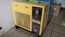 惨烈！残次空压机导致爆燃，职工当场逝世，倒在血泊之中！